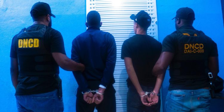 Detienen dos hombres vinculados a decomiso de 42 kilos de cocaína en Francia en 2022