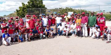 Fundación FYRE celebra Día del Deporte con entrega de útiles de béisbol y competencia de Home Rum