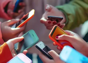 Prohibirán a menores de 16 años usar redes sociales en Australia