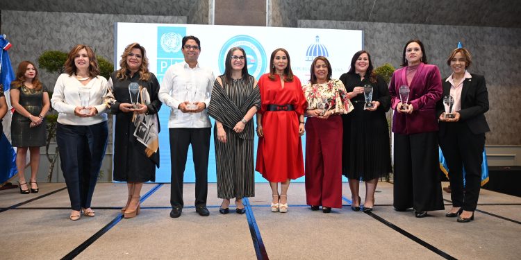 Ministerio de la Mujer y PNUD reconocen a siete empresas con el Sello Igualando RD para impulsar la equidad en el sector privado