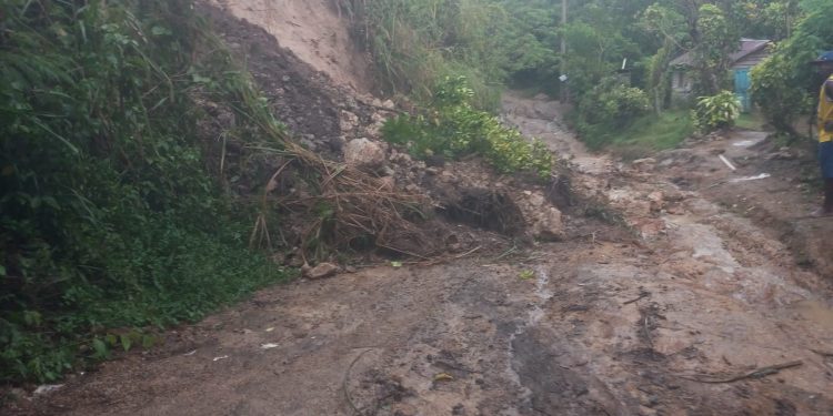 40 comunidades incomunicadas tras derrumbe a causa de lluvias torrenciales