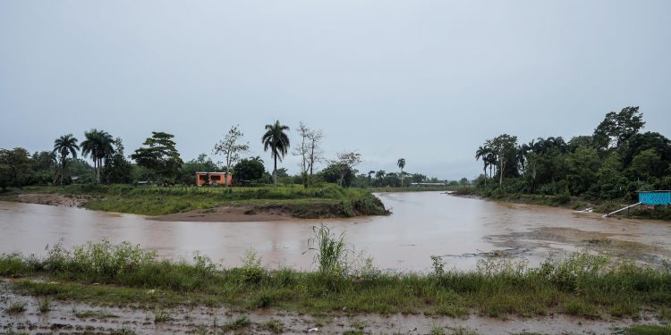 Ministro administrativo de la Presidencia supervisa zonas afectadas por lluvias en Gaspar Hernández y Nagua
