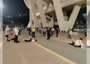 Hombre atropella multitud en China; 35 muertos y 43 heridos