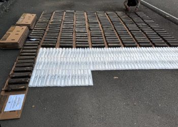 Confiscan 880 láminas de cocaína camufladas en cajas de cartón