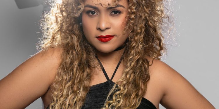 Cantautora Crisbel Ortíz lanza su carrera profesional con el tema ‘’La mujer que soy”