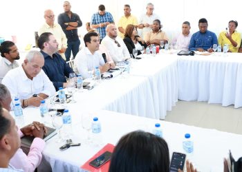 Wellington Arnaud realiza encuentro con comunitarios de la provincia San Cristóbal