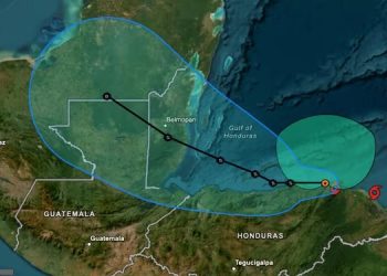 Con fuertes lluvias, tormenta tropical Sara toca tierra en el norte de Honduras