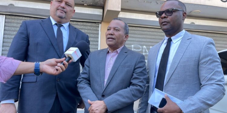 Posponen audiencia contra Carlos Peña por difamación a empresario