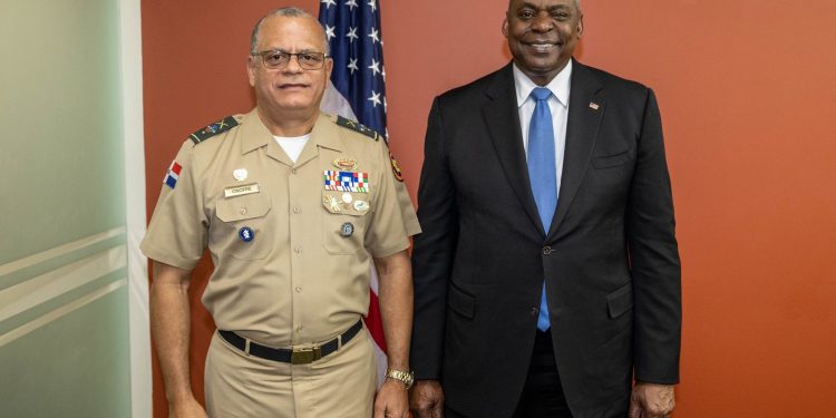 Ministro defensa de RD participa en juramentación nuevo jefe del Comando Sur de EE.UU.