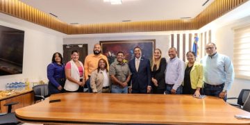 Liga Municipal Dominicana entrega RD$30.6 millones al alcalde de Los Alcarrizos para aceras y contenes