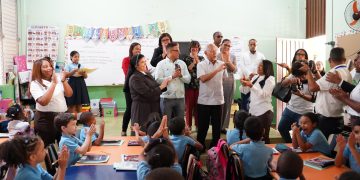 Ministro de Educación asegura que la escuela necesita el apoyo de la familia