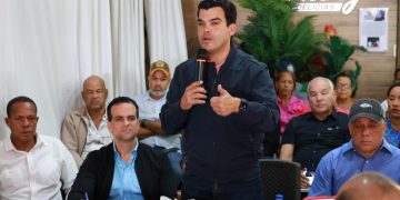 Realiza encuentro con representantes comunitarios en María Trinidad Sánchez