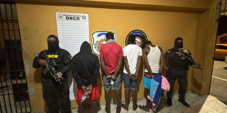 Autoridades confiscan 989 libras de marihuana y apresan seis hombres en Santiago