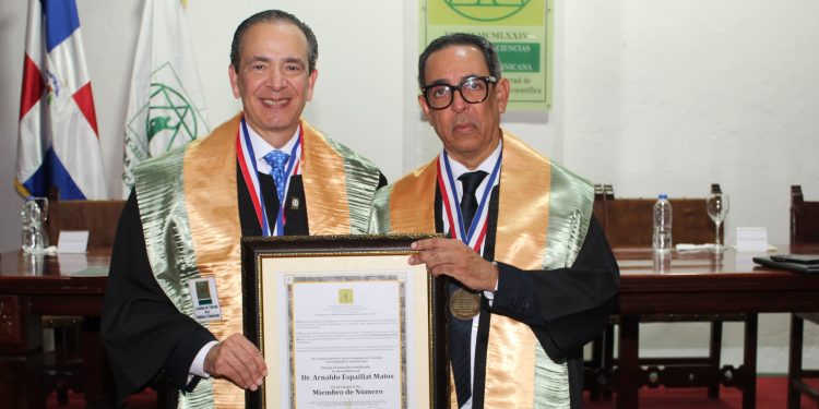 Dr. Arnaldo Espaillat Matos ingresa a la Academia de Ciencias como Miembro de Número