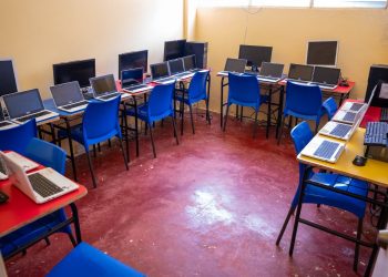 CTC entrega remozada Sala Digital en el CCR Rafey Mujeres