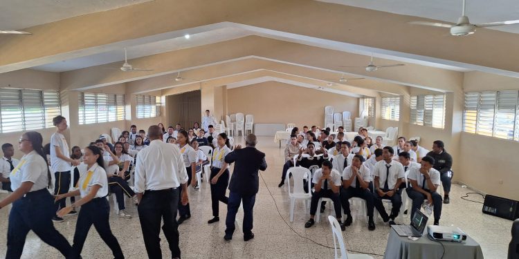 IPPP y MMV organizan conversatorio sobre la Constitución