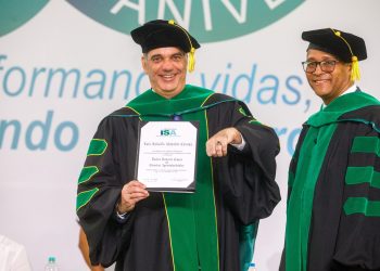 Presidente Abinader recibe el título Honoris Causa en Ciencias Agroindustriales" de la Universidad ISA