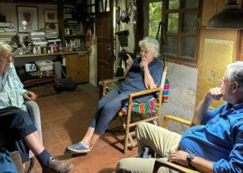 Presidente electo de Uruguay visita a su mentor Mujica tras su triunfo