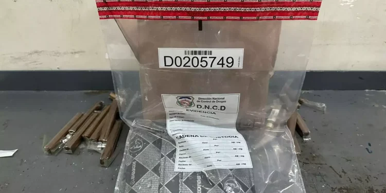 Ocupan cinco láminas de cocaína camufladas en cajas de tabacos