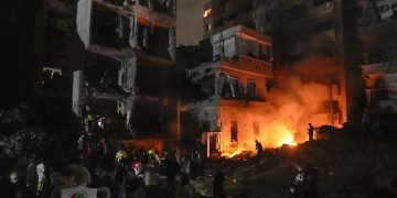 Israel ataca los suburbios del sur de Beirut a pocas horas de reunirse para tregua