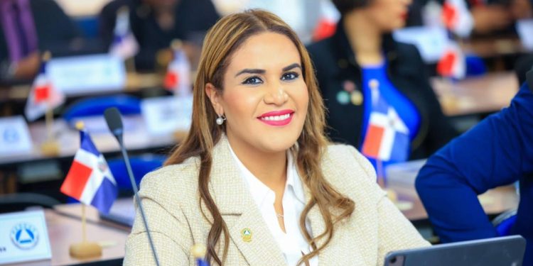 Eligen diputada Michelle Ortiz como presidenta de la Comisión de Comercio y Desarrollo del Parlacen