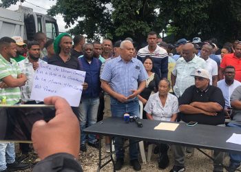 Representantes de asociaciones, junta de vecinos e iglesias se oponen al cierre de empresas mineras en el Pomier, San Cristóbal