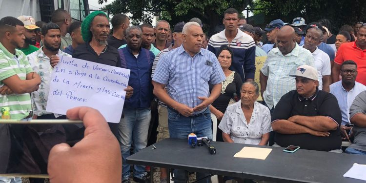 Representantes de asociaciones, junta de vecinos e iglesias se oponen al cierre de empresas mineras en el Pomier, San Cristóbal