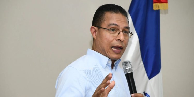 “Gobierno de Abinader entrega bonos navideños, otros entregaban cajas denigrantes”, dice Miguel Camacho