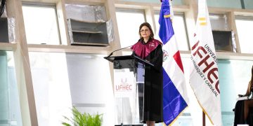 Raquel Peña encabeza investidura de 878 graduados de la UFHEC