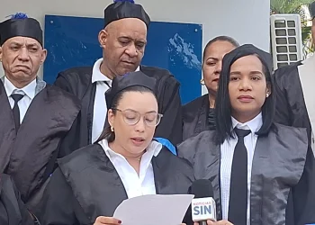 Procuradores fiscales exigen cumplimiento de acuerdos con el presidente y amenazan con paro laboral