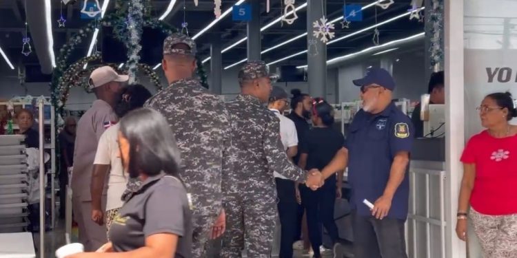 Dirección Regional SDN despliega dispositivo de seguridad en zonas comerciales por Black Friday