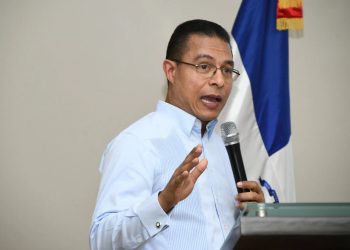 Miguel Camacho “Gobierno de Abinader entrega bonos navideños, otros entregaban cajas denigrantes”