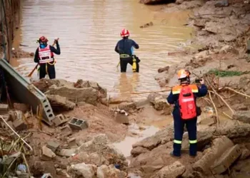 Hallan el cuerpo de un niño de 5 años en Chiva, y el número de muertos podría superar los 300