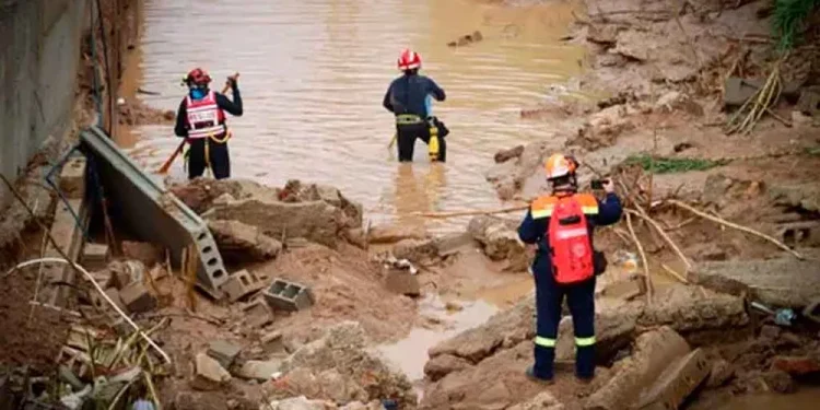 Hallan el cuerpo de un niño de 5 años en Chiva, y el número de muertos podría superar los 300