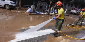 España sigue luchando contra el lodo 30 días después del temporal que dejó 230 muertos