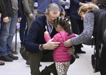 Los Reyes de España vuelven a visitar la 'zona cero' de Valencia afectada por la inundación