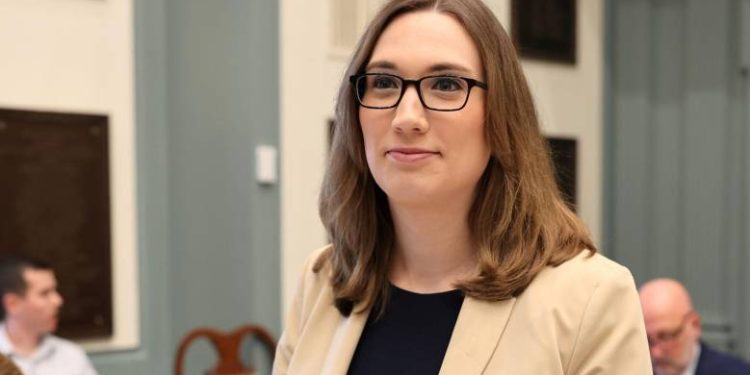 Diversas opiniones tras demócrata transgénero ganar escaño en el Congreso de EE.UU