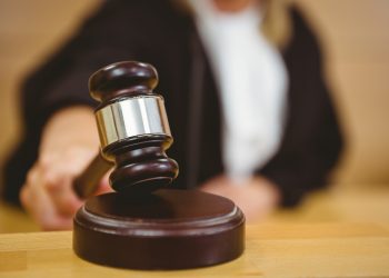 Condenan a 20 años de prisión a hombre acusado de violar sexualmente a sus tres hijas