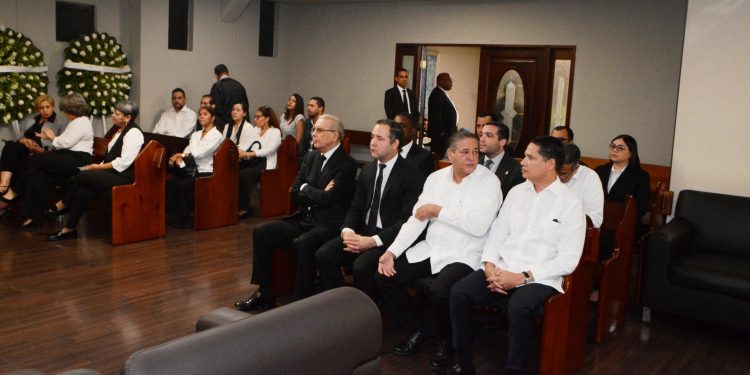 Dirigentes del PLD asisten al velatorio de Juan Rodríguez, miembro del CC