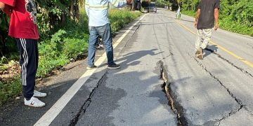 Técnicos de MOPC acuden en la revisión del tramo carretero de Samaná afectado por aguaceros