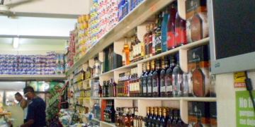 Los colmados se quedan sin extensión de horario para la venta de alcohol