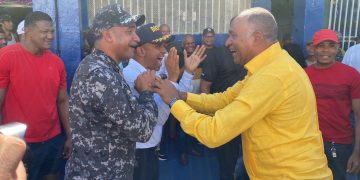 Senador Julito Fulcar encabeza emotivo almuerzo navideño en la cárcel de Baní