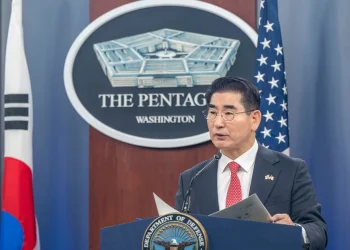 El exministro de Defensa surcoreano intenta suicidarse tras su detención