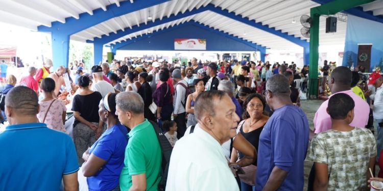 Más de 100 mil personas adquirieron productos para la cena de Nochebuena en Feria Navidad del Cambio con el Inespre en la Ciudad Ganadera