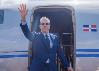 Presidente Abinader regresa al país este lunes tras compromisos familiares en EE.UU.