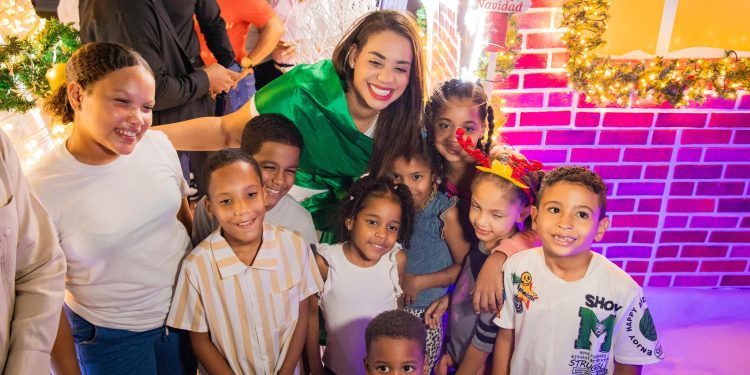 ASDN inaugura murales en columnas del Metro e iluminación de la avenida Hermanas Mirabal