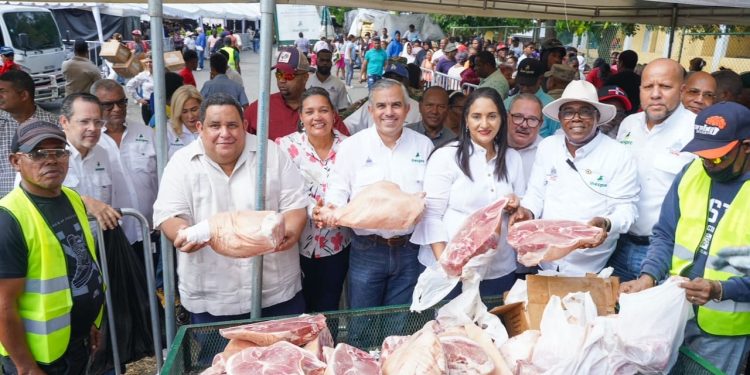 Inespre beneficia a más de 70 mil personas en Feria “La Navidad del Cambio” en Azua