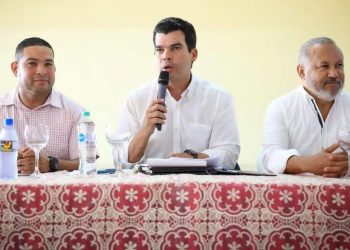 Wellington Arnaud realiza encuentro comunitario en la provincia Peravia