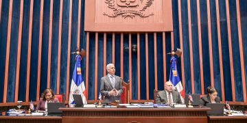 Senado aprueba resolución que solicita a la CNSS y a la SISALRIL incluir cobertura total para procedimiento gigantomastia