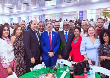 Asjana abarrota salón independencia de Las FFAA en fiesta navideña " Compromiso 26-30″